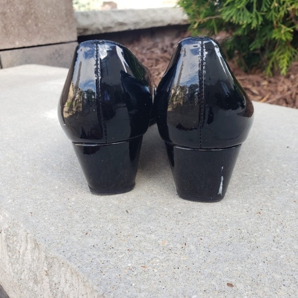Stuart Weitzman low Heel peep toe shoes sz 5.5 - Picture 3 of 5
